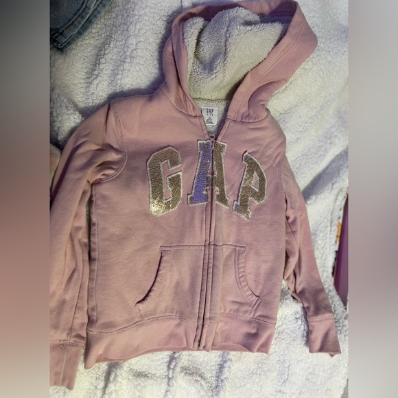 This is a bundle of 3 gap hoodie and 1 sweat pants cat and jack . - Picture 7 of 10